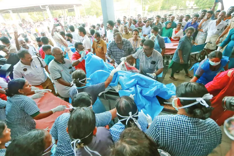 മനുഷ്യർ കഷണങ്ങളായി; ആരുടേതെന്നറിയാത്ത ശരീരഭാഗങ്ങൾ, പലയിടത്തും ചിതറിവീണ ശരീരാവശിഷ്ടങ്ങൾ