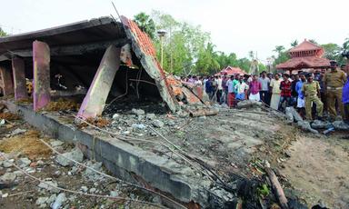 വീണ്ടും ദുരന്തത്തിന്റെ ഏപ്രിൽ; വിങ്ങലായി 110 പേരുടെ മരണത്തിനിടയാക്കിയ പുറ്റിങ്ങൽ വെടിക്കെട്ടപകടം