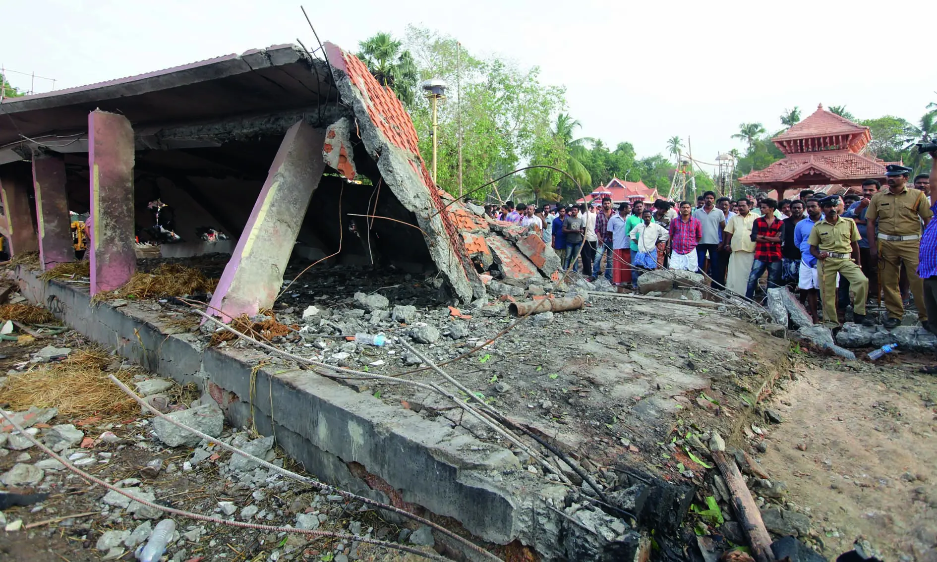 പുറ്റിങ്ങൽ ക്ഷേത്രപരിസരത്ത് സ്ഫോടനത്തിൽ തകർന്ന കെട്ടിടം (ഫയൽ ചിത്രം)