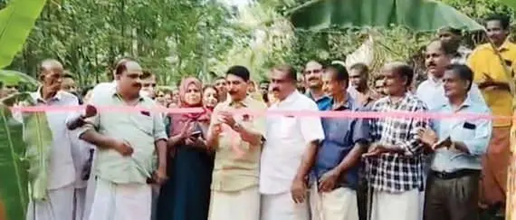 • അമ്പലപടി- ഒറകണ്ണി- കാളിയാർ പള്ളിക്കവല റോഡ് പഞ്ചായത്ത് പ്രസിഡന്റ് ജോസഫ് അറയ്ക്കതോട്ടം തുറന്നുകൊടുക്കുന്നു