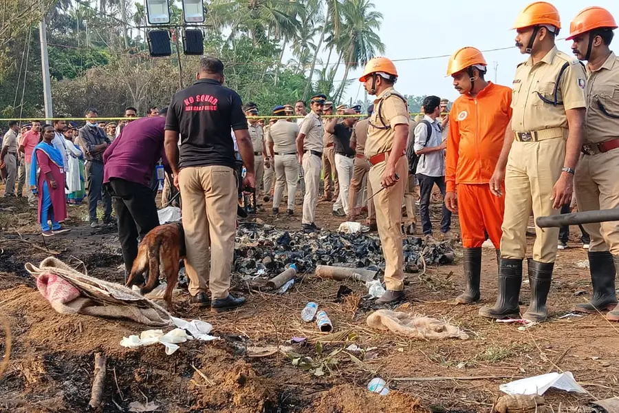 thrissur-fire-crackers