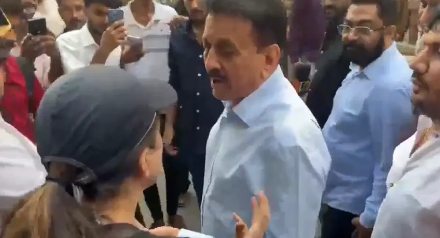 A woman was allegedly seen losing her cool on Maharashtra cabinet minister Girish Mahajan