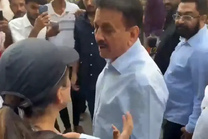A Woman allegedly seen losing her cool on Maharashtra cabinet minister Girish Mahajan
