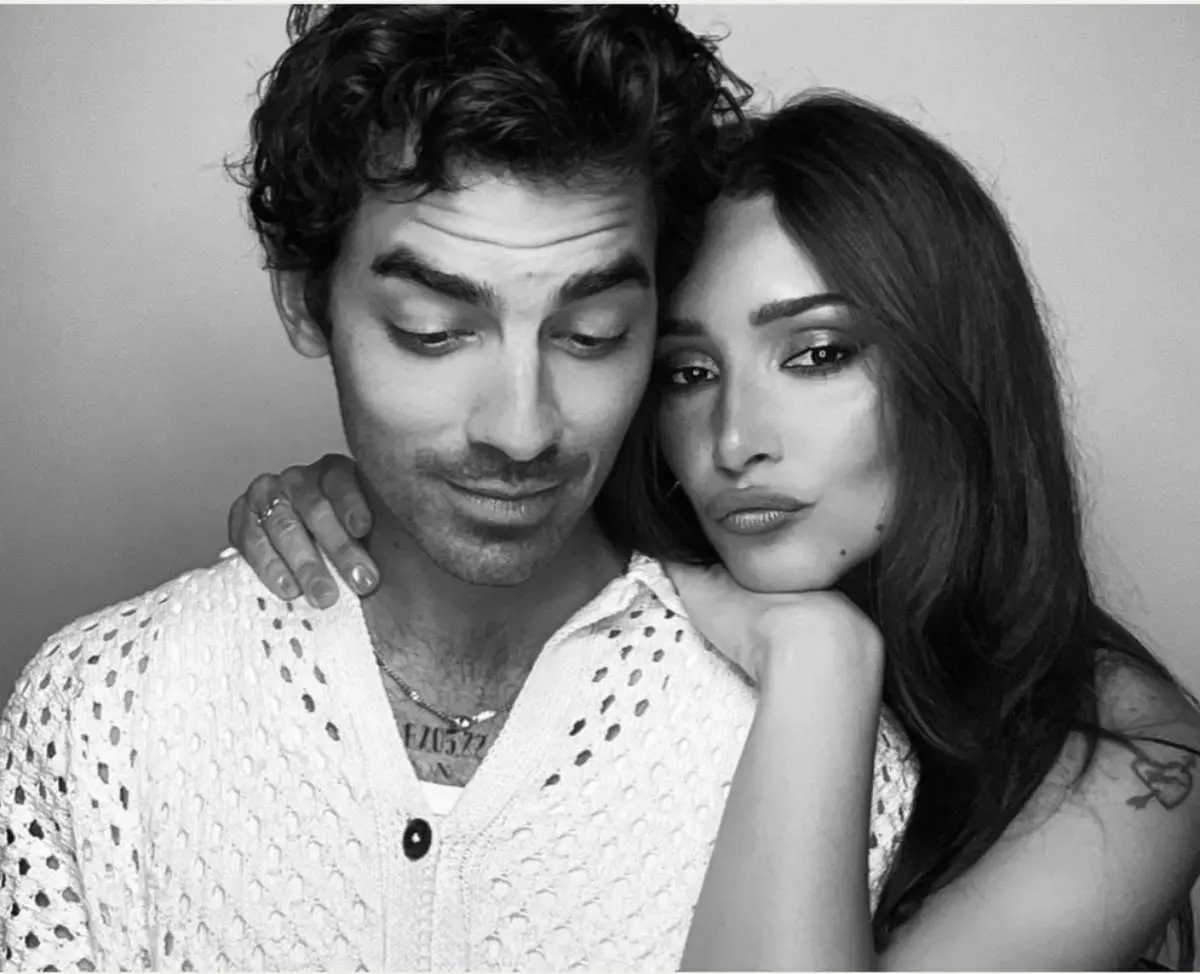 കാമുകിക്കൊപ്പം ജോ ജൊനാസ് | Photo: instagram/ joe jonas