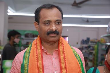 വനിതാ പ്രവർത്തകയെ കടിച്ചു, ജലപീരങ്കിയിൽ ഉപയോഗിച്ചത് മലിനജലം; വട്ടിയൂർക്കാവ് CI-ക്കെതിരെ മേയർ