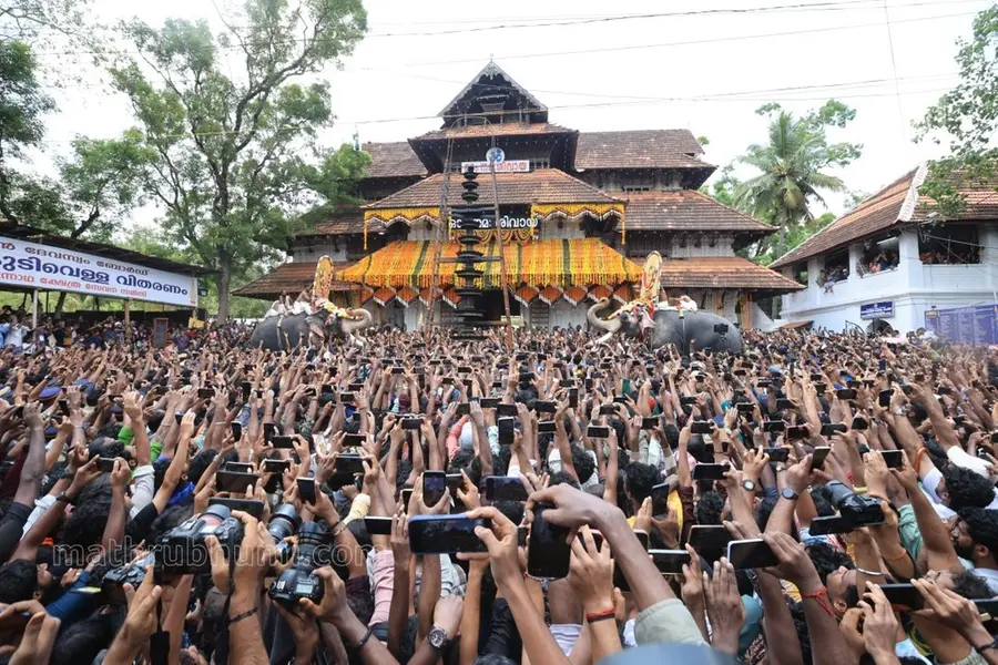 ‘വെടിക്കെട്ട് ഒഴിവാക്കി പൂരം നടത്തണമെന്നതാണ് പൊതുവികാരം’; നിലപാടറിയിച്ച് പാറമേക്കാവ് ദേവസ്വം