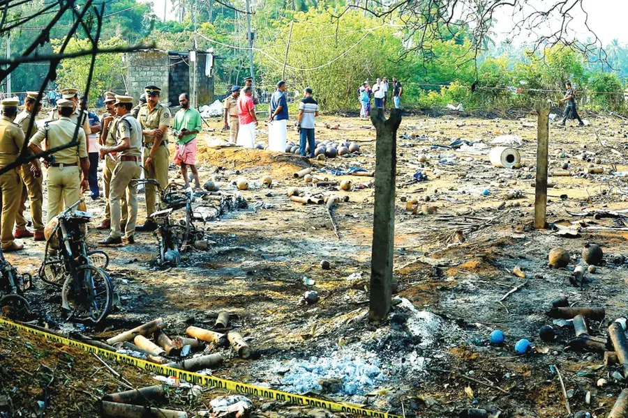 വെടിക്കെട്ട് ആചാരമല്ല ആഘോഷം മാത്രം, സ്ഫോടനങ്ങൾ ഒഴിവാക്കണം; ഉത്സവങ്ങൾ മാറണമെന്ന് പ്രമുഖർ