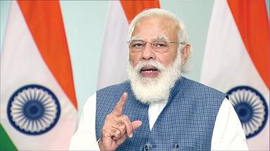 ഡിഗ്രി പഠനത്തിന് പെൺകുട്ടികൾക്ക് 50,000, സ്ത്രീകൾക്ക് 36,000; ബംഗാളിൽ മോദിയുടെ പത്തിന ഗ്യാരന്റി