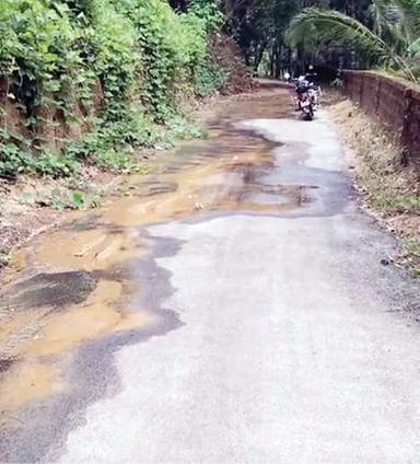 നാടിന്റെ തൊണ്ട പൊട്ടുമ്പോഴും ജല അതോറിറ്റി പൈപ്പ് പൊട്ടൽ തുടർക്കഥ