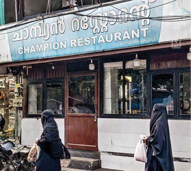 തൊഴിലാളികൾ കൂട്ടത്തോടെ നാട്ടിലേക്ക്, കോഴിക്കോട്ടെ 40 ശതമാനം റസ്റ്ററന്റുകളും പൂട്ടി