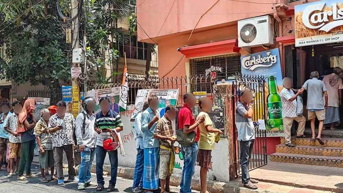 After ECI’s 96-hr ban, massive dawn queues flood Kolkata liquor shops, 2 bottles/head cap enforced