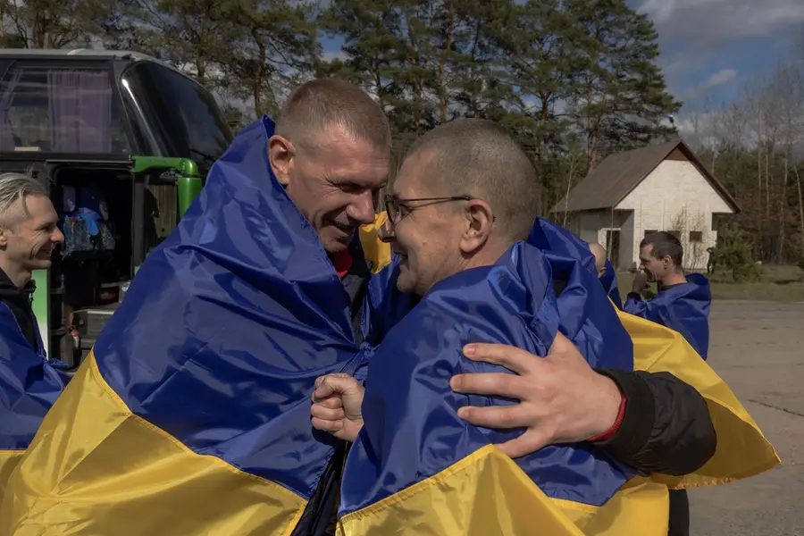 386 soldiers released in rare Russia-Ukraine prisoner exchange