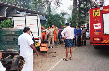 ദേശീയപാതയിൽ രണ്ട് വാഹനാപകടങ്ങൾ