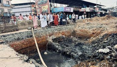 കരിമ്പനത്തോട്ടിലേക്ക് മലിനജലമൊഴുക്കി