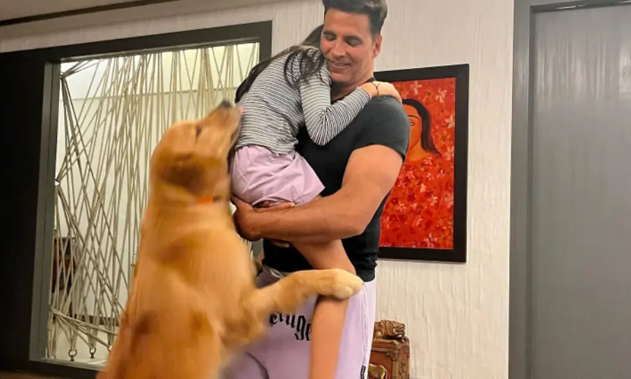 Akshay Kumar with daughter and pet | Photo: Instagram @twinklerkhanna