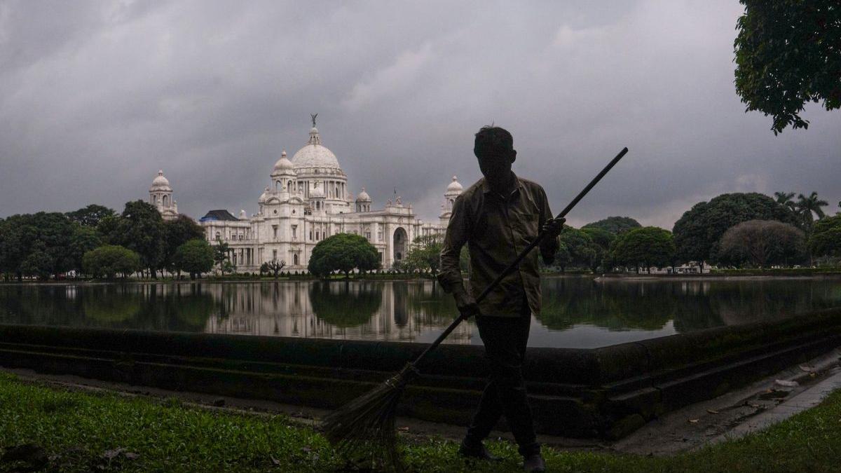 Bengal weather: IMD issues orange alert, thunderstorms and 60 kmph winds expected