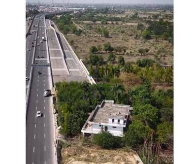 നഷ്ടപരിഹാരത്തിൽ തർക്കം, വീട് നടുറോഡിൽ; ഡൽഹി-ദെഹ്റാദൂൺ എക്സ്പ്രസ് വേയിലെ ‘നെയിൽ ഹൗസ്’