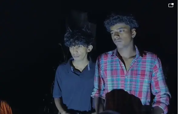 മലയില് കുടുങ്ങിയ യുവാക്കള്