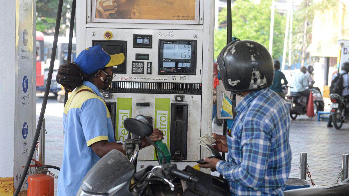 Over 400 petrol pumps shut in Andhra Pradesh; CM Naidu reviews supply situation