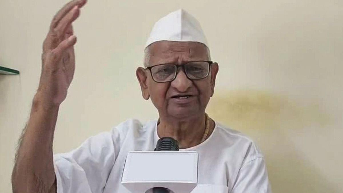 Anna Hazare calls for strict law to prevent political leaders from switching parties
