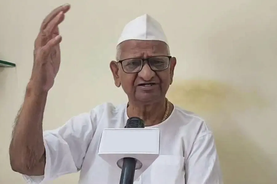 Anna Hazare calls for strict law to prevent political leaders from switching parties