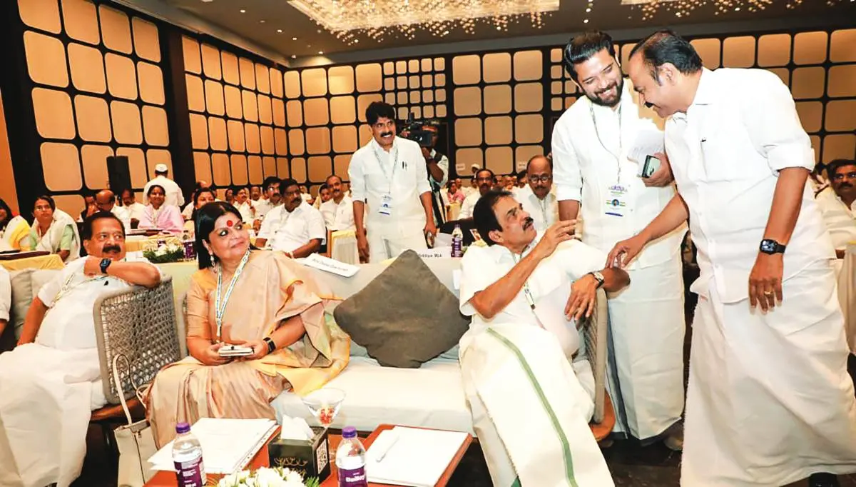 കോണ്ഗ്രസ് നേതാക്കള് |ഫോട്ടോ:മാതൃഭൂമി