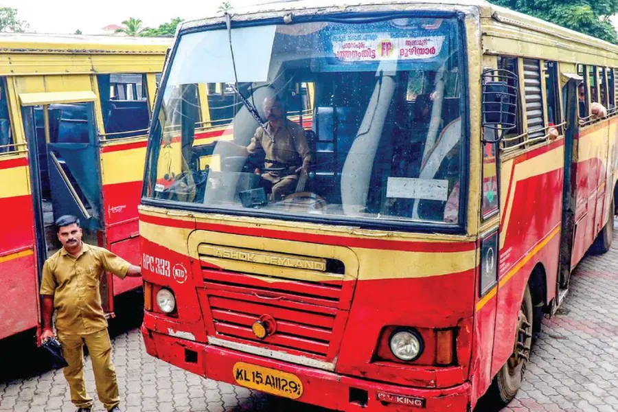 ‘KL-15’, സ്വന്തം കുടിവെള്ളം വിൽക്കാൻ കെ.എസ്.ആർ.ടി.സി; കണ്ടക്ടറിനും ഡ്രൈവറിനും കമ്മീഷൻ
