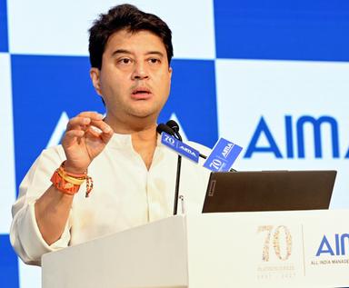 എസി ഉപയോഗിക്കാറില്ല, ഉഷ്ണ തരംഗത്തെ മറികടക്കാൻ ഉള്ളി പോക്കറ്റിലിട്ടാൽ മതിയെന്ന് സിന്ധ്യ