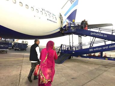 'അച്ഛനും അമ്മയും 55 വർഷം കാത്തിരുന്നു, ചില ചിത്രങ്ങൾ എന്നും സ്‌പെഷ്യൽ'- IFS ഉദ്യോഗസ്ഥന്റെ കുറിപ്പ്