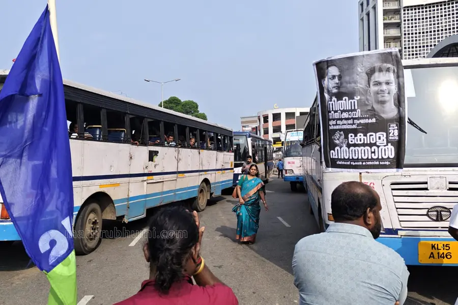 വ്യാപക പ്രതിഷേധം, വാഹനങ്ങൾ തടഞ്ഞ് പ്രതിഷേധക്കാർ; ഹർത്താൽ പൊളിക്കാൻ സർക്കാർശ്രമമെന്ന് ആരോപണം