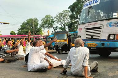 ഹർത്താൽ ആഹ്വാനംചെയ്തവർക്കെതിരേ സ്വമേധയാ കേസെടുത്ത് ഹൈക്കോടതി; കോടതിയലക്ഷ്യ നടപടിയും നേരിടേണ്ടിവരും