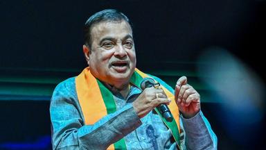 പെട്രോൾ-ഡീസൽ വാഹനങ്ങൾക്ക് ഭാവിയില്ല, ക്ലീൻ എനർജിയിലേക്ക് മാറണം- മന്ത്രി നിതിൻ ഗഡ്കരി