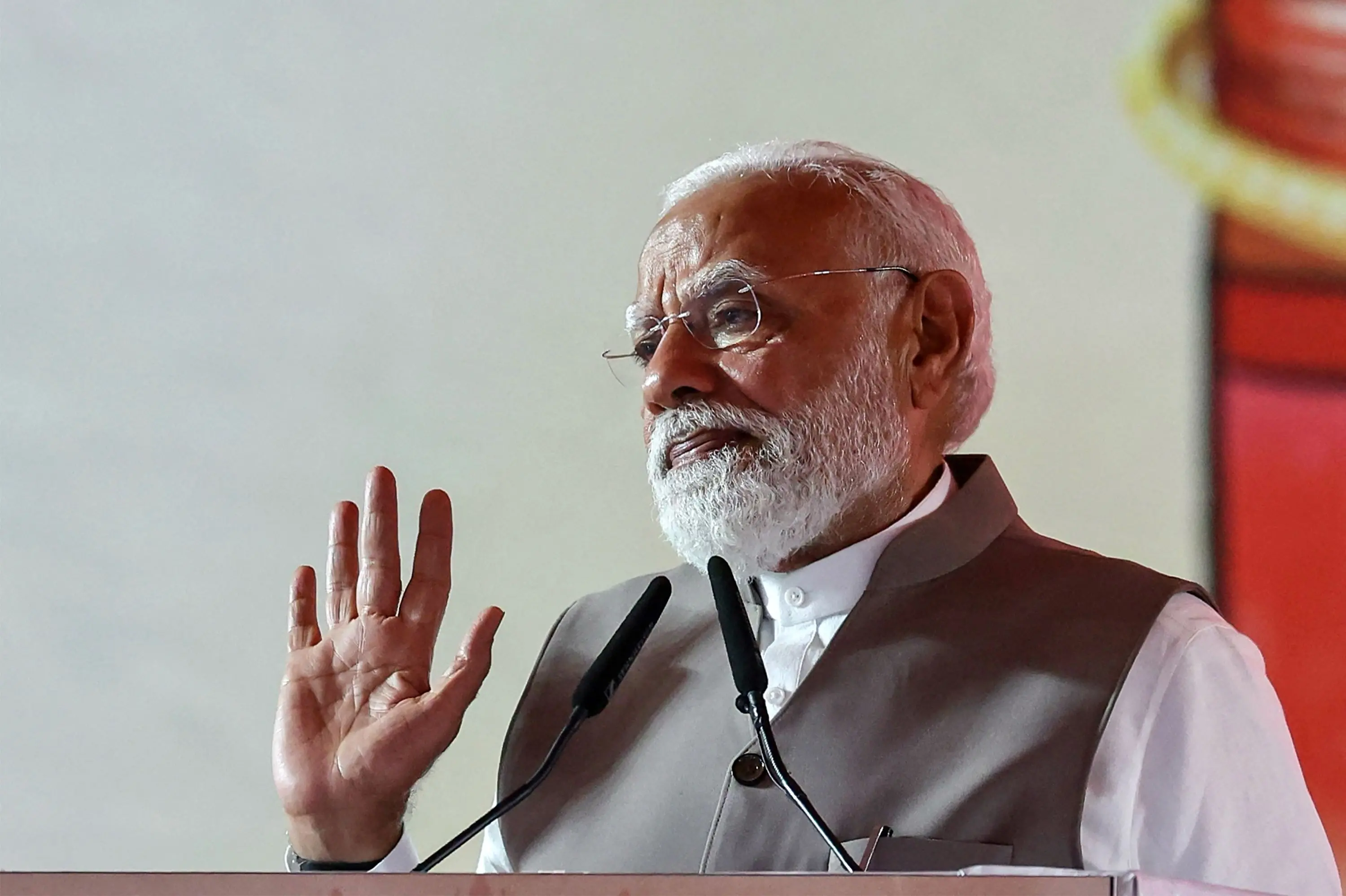 വാരാണസിയിൽ നടന്ന മഹിളാ സമ്മേളനത്തെ അഭിസംബോധന ചെയ്യുന്ന പ്രധാനമന്ത്രി | Photo: AFP