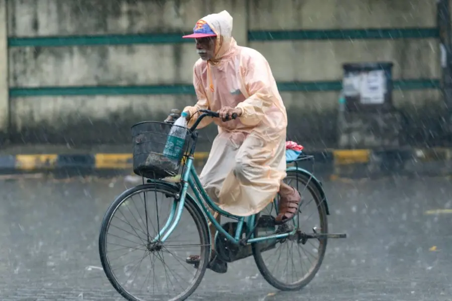 എട്ട് ജില്ലകളിൽ കനത്തമഴയ്ക്ക് സാധ്യത; പൊള്ളുന്ന ചൂടിൽ ആശ്വാസമായി കേരളത്തിൽ വേനൽമഴ തുടങ്ങി