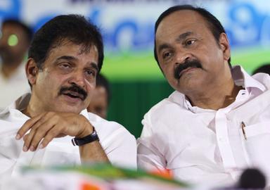 കെ.സി. വേണുഗോപാൽ മുഖ്യമന്ത്രിയാകാൻ തുലാഭാരം; വി.ഡി. സതീശന് അഭിവാദ്യവുമായി ഫ്‌ളെക്‌സ്‌