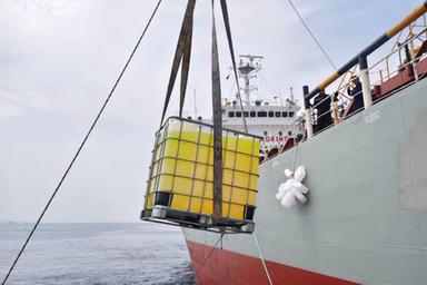 വിഴിഞ്ഞം പുറംകടലിൽ തടഞ്ഞിട്ട വിദേശ കപ്പലിന് ഇന്ധനവും ഭക്ഷണസാധനങ്ങളും എത്തിച്ചു