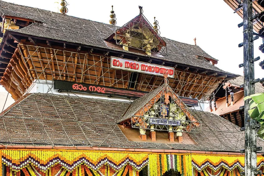 ഗുരുവായൂർ ക്ഷേത്രദർശനം: മുതിർന്ന പൗരരെന്ന പരിഗണന 70 കഴിഞ്ഞവർക്ക് മാത്രം