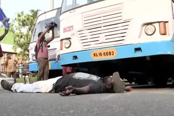 ഹർത്താലിനിടെ അർബുദരോഗിയെ തടഞ്ഞ സംഭവം; സമരസമിതി നേതാവ് റിമാൻഡിൽ, കൊലപാതകശ്രമം അടക്കമുള്ള കുറ്റം