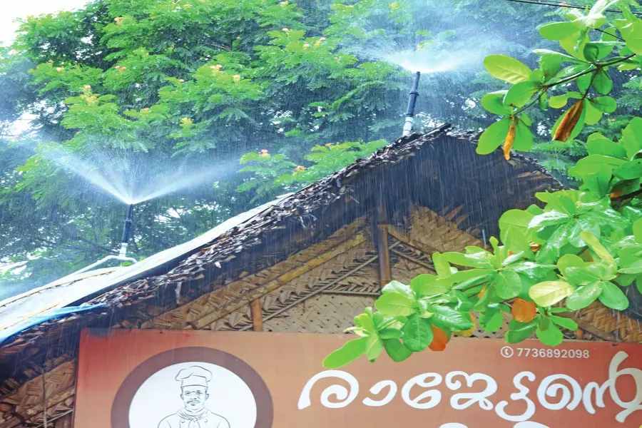 40 ഡിഗ്രിയും കടന്ന് വെന്തുരുകി പാലക്കാട്; എന്നാൽ ഇവിടെ രാജേട്ടന്റെ കടയിൽ മഴപെയ്യും