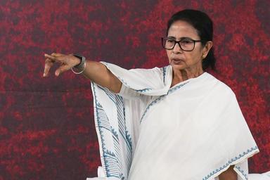 'രാത്രിയും പകലും കാവൽവേണം';എക്‌സിറ്റ് പോൾ പ്രവചനങ്ങൾക്ക് പിന്നാലെ പ്രവർത്തകരോട് മമതയുടെ ആഹ്വാനം