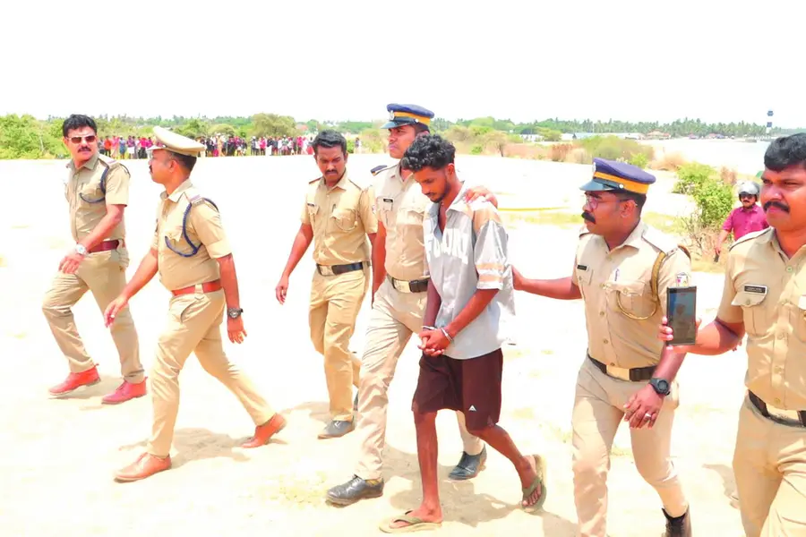 പൊന്നാനിയിൽ യുവതിയുടെ കൊലപാതകം; മൃതദേഹത്തിനടുത്തേക്ക് കുറുക്കന്മാർ വരുന്നതുകണ്ടപ്പോൾ കുഴികുത്തിമൂടി