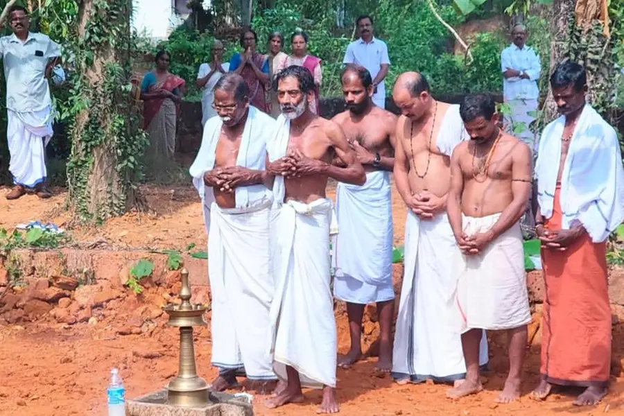 കൊട്ടിയൂർ വൈശാഖോത്സവം: 'ദൈവത്തെ കാണൽ' ചടങ്ങ് നടന്നു