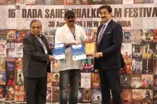 നിമിഷ സജയൻ- കരുണാസ്- സജീവ് പാഴൂർ തമിഴ് ചിത്രം 'എന്ന വിലൈ'ക്ക് റിലീസിന് മുൻപ് പുരസ്‌കാര നേട്ടം