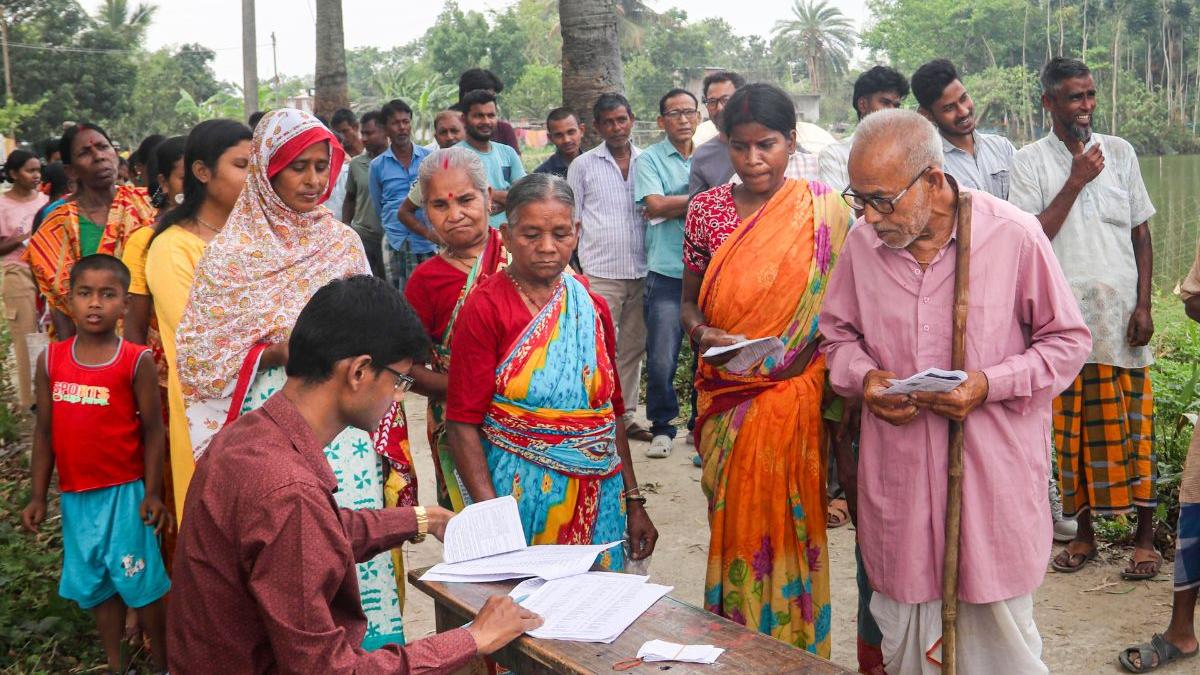 Voting at 15 booths in West Bengal after EC orders repoll