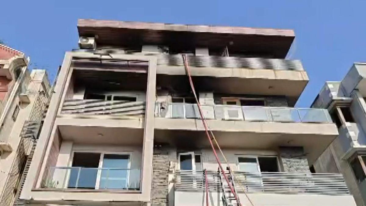 Delhi fire tragedy: Nine killed in Vivek Vihar four-storey building blaze | VIDEO
