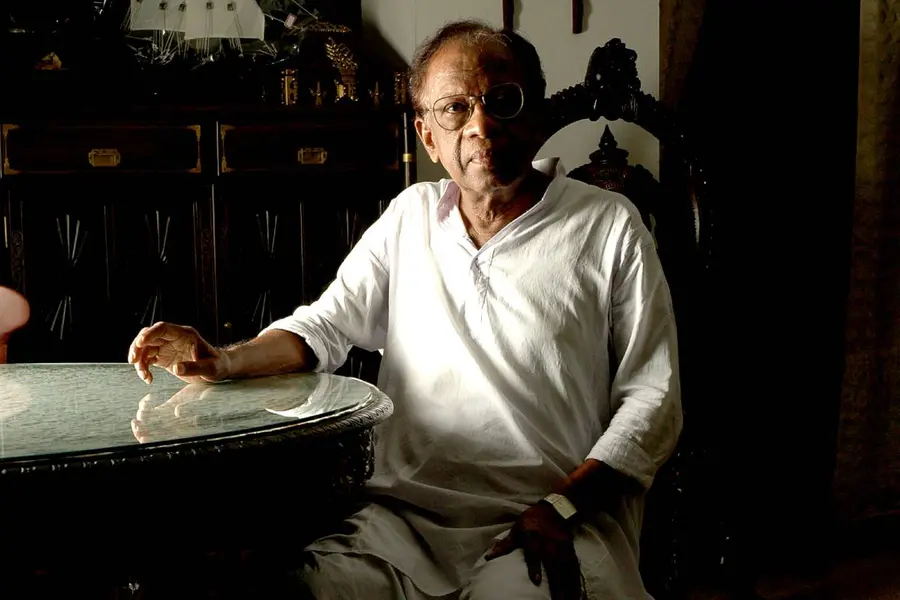 ഡോ. സുകുമാർ അഴീക്കോട്, ധൈഷണികതയുടെ അഗ്നിനക്ഷത്രം