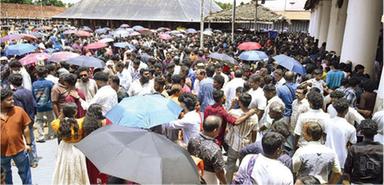 ഉത്സവത്തിരക്കിൽ കൂടൽമാണിക്യം...