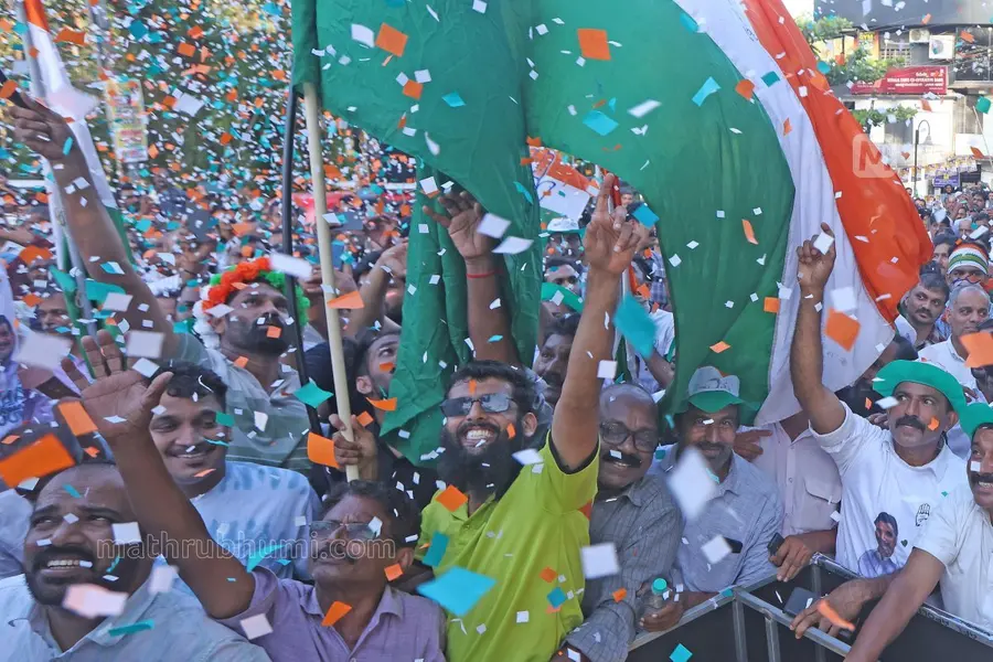 കുതിച്ച് യുഡിഎഫ്; ആദ്യ രണ്ട് റൗണ്ടിൽ പിന്നിലായി മുഖ്യമന്ത്രി, സതീശനും പിന്നിൽ