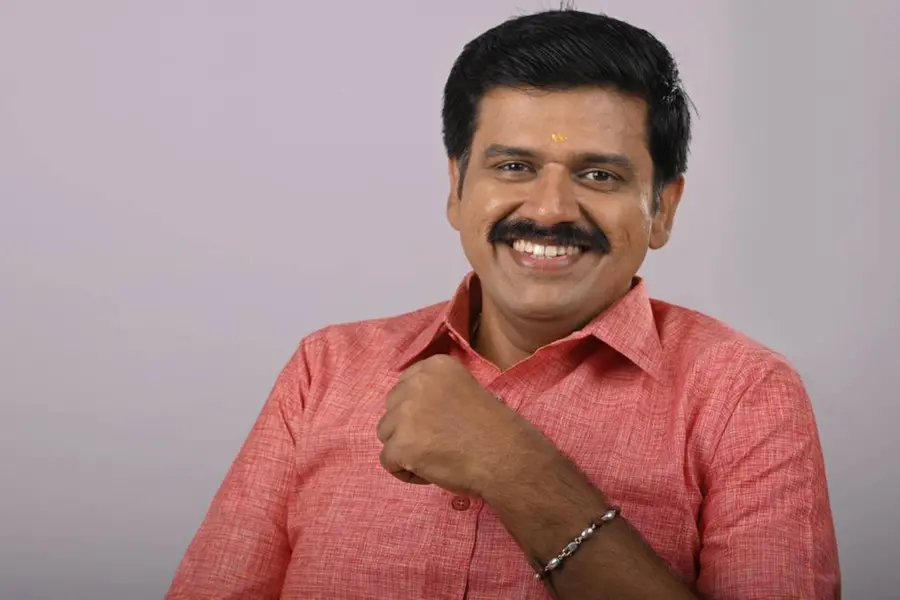 അന്നത്തെപോലെ ഇന്നും രണ്ടുപേർ; നാലു പതിറ്റാണ്ടിനിടെ സന്ദീപ് വാര്യർ ചവിട്ടിക്കയറിയത് ചരിത്രത്തിലേക്ക്