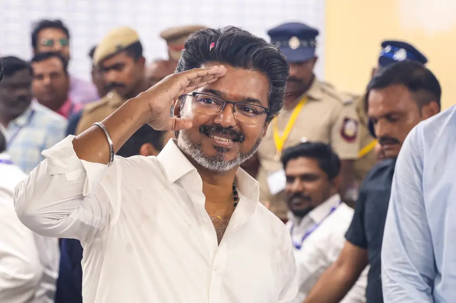 മഹത്തായ വിജയം; അഭിനന്ദിച്ച് മമ്മൂട്ടിയും മോഹൻലാലും, വിജയ്ക്ക് ആശംസയുമായി രജിനിയും സൂര്യയും കമൽഹാസനും
